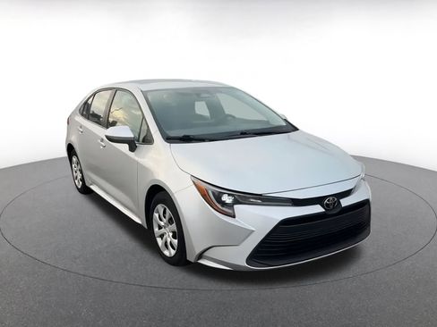 Used 2024 Toyota Corolla LE image 3
