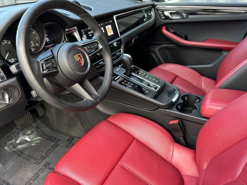 Used 2023 Porsche Macan image 4