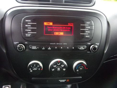 Used 2015 Kia Soul Base 4dr Crossover 6M image 22