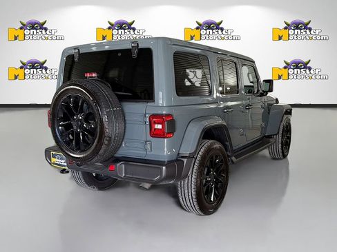 Used 2025 Jeep Wrangler Unlimited Sahara AWD/4WD image 5