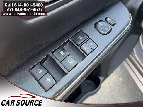 Used 2016 Toyota Camry SE w/ Moonroof Package FWD image 17