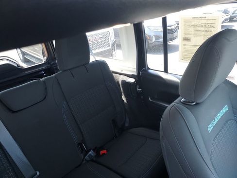 Used 2021 Jeep Wrangler Unlimited Sport AWD/4WD image 14