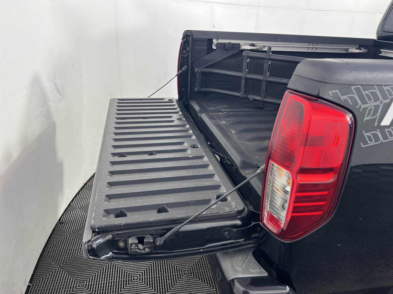 Used 2021 Nissan Frontier PRO-4X w/ Pro-4x Utility Package AWD/4WD image 26