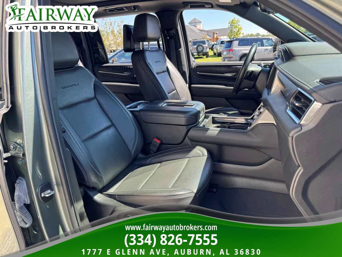 Used 2023 GMC Yukon XL Denali w/ Advanced Technology Package RWD image 11