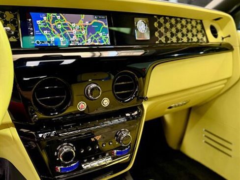 Used 2022 Rolls-Royce Phantom Sedan RWD image 11