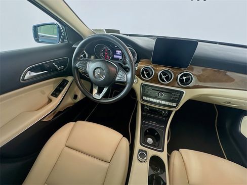 Used 2019 Mercedes-Benz GLA 250 4MATIC w/ Premium Package image 9