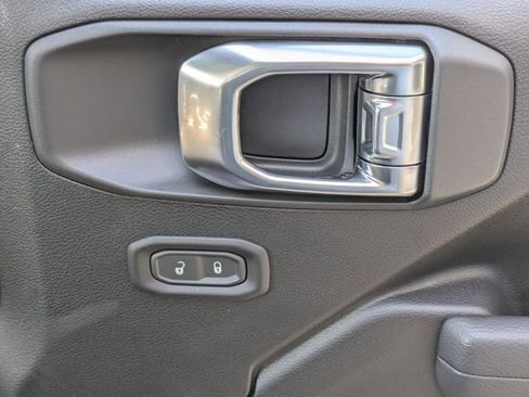 New 2026 Jeep Wrangler Unlimited Rubicon w/ Technology Group image 33