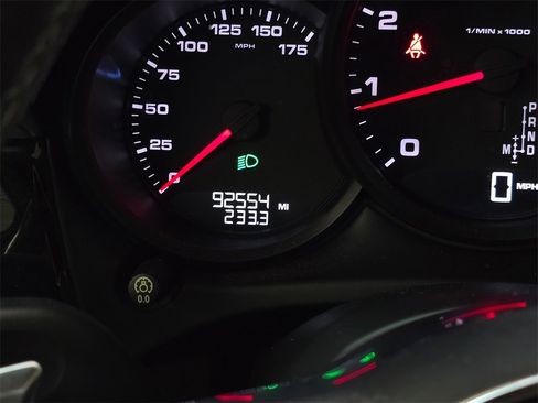 Used 2018 Porsche Macan image 26