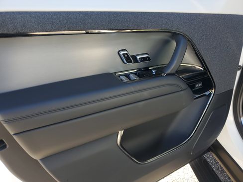 Used 2024 Land Rover Range Rover Sport Dynamic SE image 13