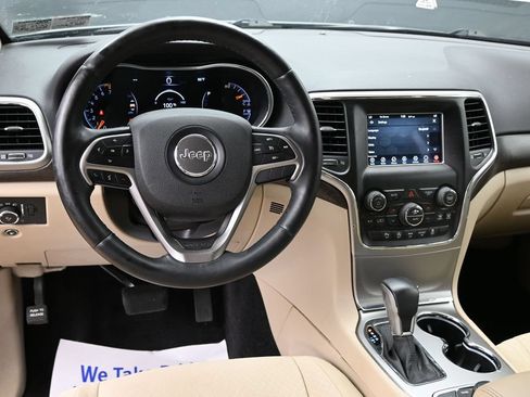 Used 2018 Jeep Grand Cherokee Laredo AWD/4WD image 26