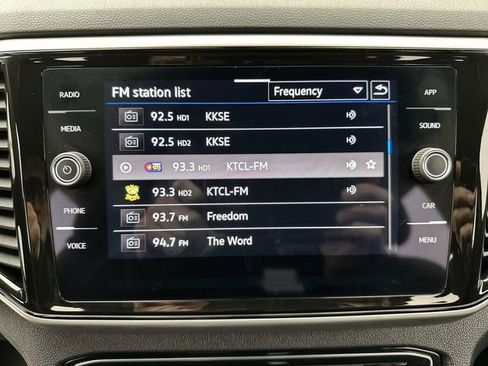 Used 2023 Volkswagen Atlas Cross Sport SE w/ Black Wheel Package image 16