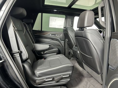 Used 2023 Cadillac Escalade Premium Luxury image 41