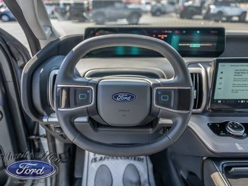 Used 2025 Ford Expedition Active AWD/4WD image 12