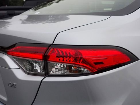 Used 2022 Toyota Corolla LE image 6