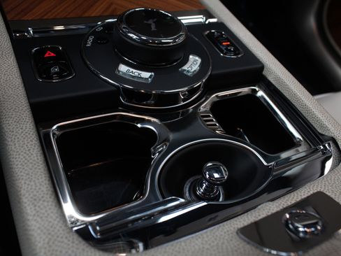 Used 2014 Rolls-Royce Wraith RWD image 86
