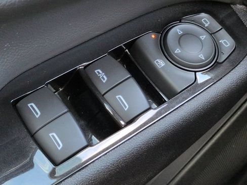 Used 2023 Chevrolet Equinox Premier FWD image 24