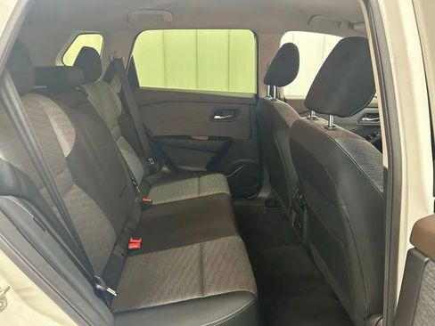 Used 2023 Nissan Rogue SV image 21