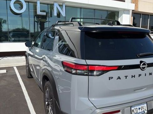 Used 2023 Nissan Pathfinder SL w/ SL Premium Package image 7