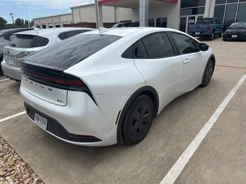 Used 2024 Toyota Prius LE FWD image 2
