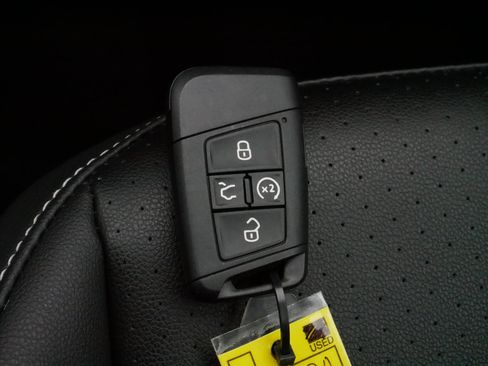 Certified 2023 Volkswagen Tiguan SE R-Line image 32