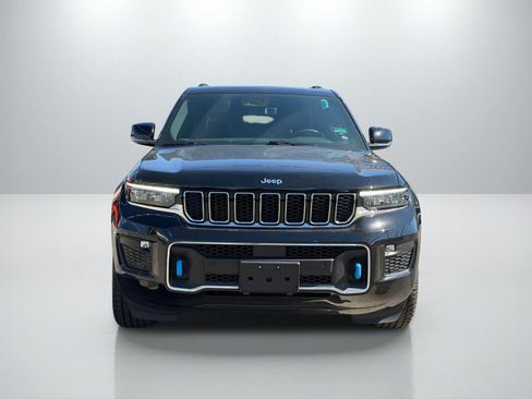 Used 2023 Jeep Grand Cherokee Overland w/ Luxury Tech Group IV AWD/4WD image 11