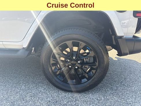 Used 2023 Jeep Wrangler Unlimited Sahara AWD/4WD image 9