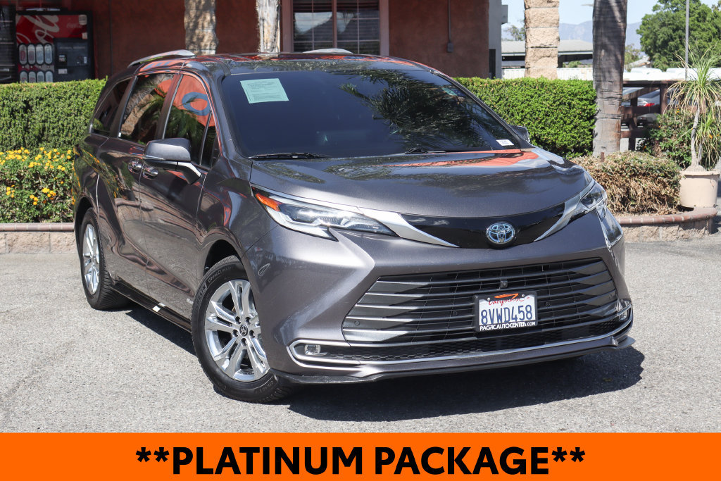 Used 2021 Toyota Sienna Platinum AWD/4WD image 2