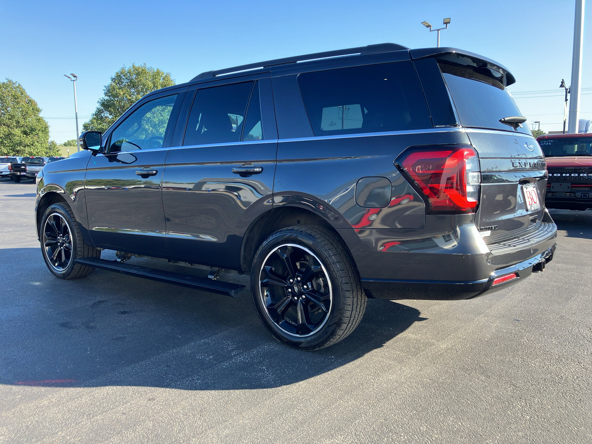 Used 2023 Ford Expedition Limited AWD/4WD image 4