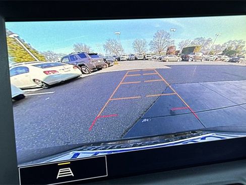 Used 2024 GMC Terrain SLT image 27