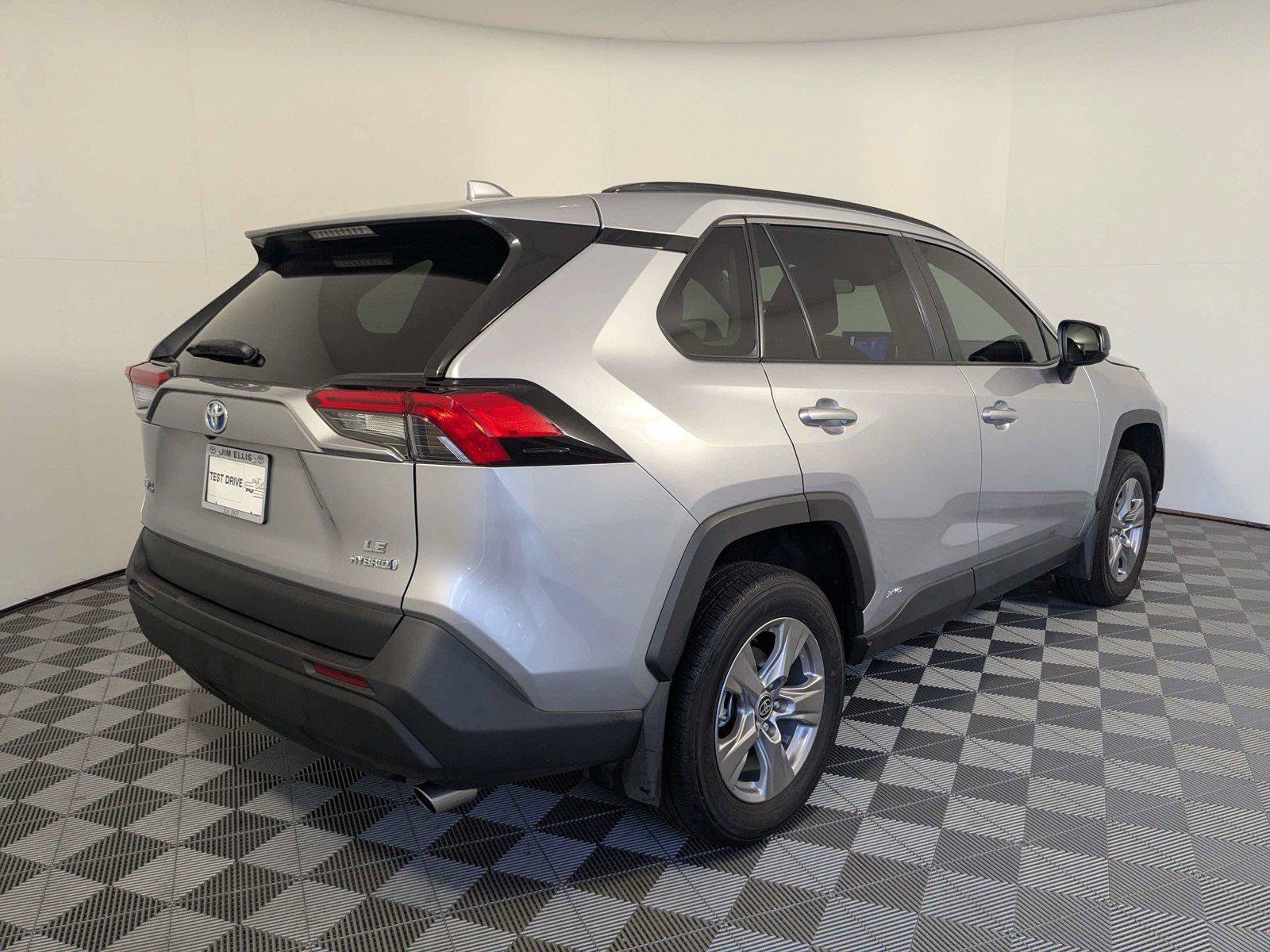 Certified 2024 Toyota RAV4 LE AWD/4WD image 5