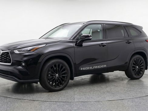 Used 2025 Toyota Highlander XSE AWD/4WD image 3