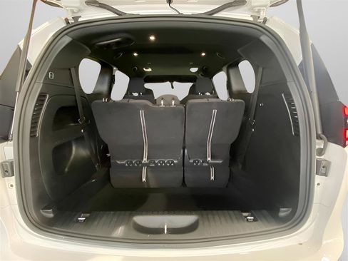 Used 2023 Chrysler Pacifica Touring FWD image 20
