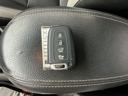 Used 2016 Hyundai Veloster Turbo FWD image 37