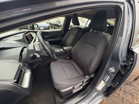 Used 2025 Toyota Prius LE image 33