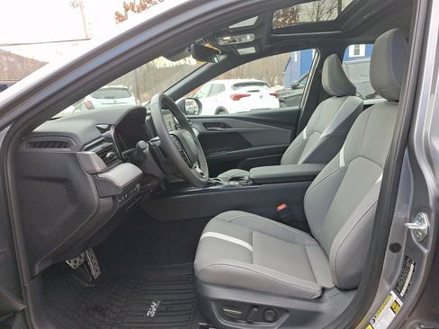 Used 2025 Toyota Camry SE image 13