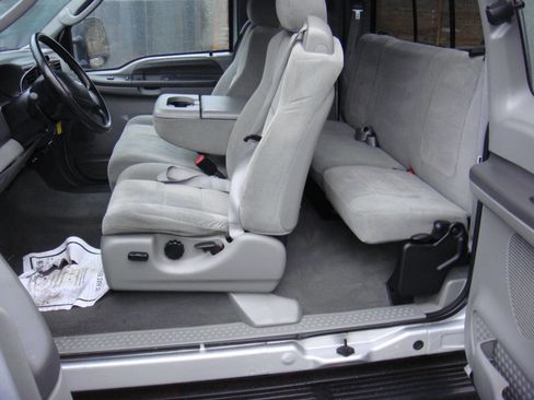 Used 2004 Ford F250 XL image 12