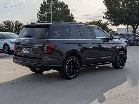 Used 2024 Ford Expedition Limited AWD/4WD image 6