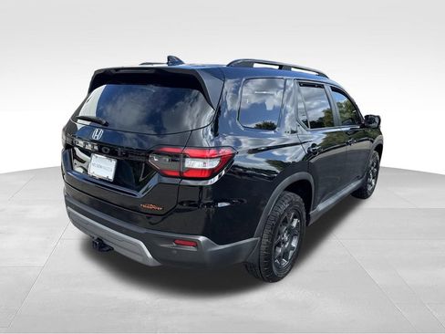 Used 2025 Honda Pilot TrailSport image 7