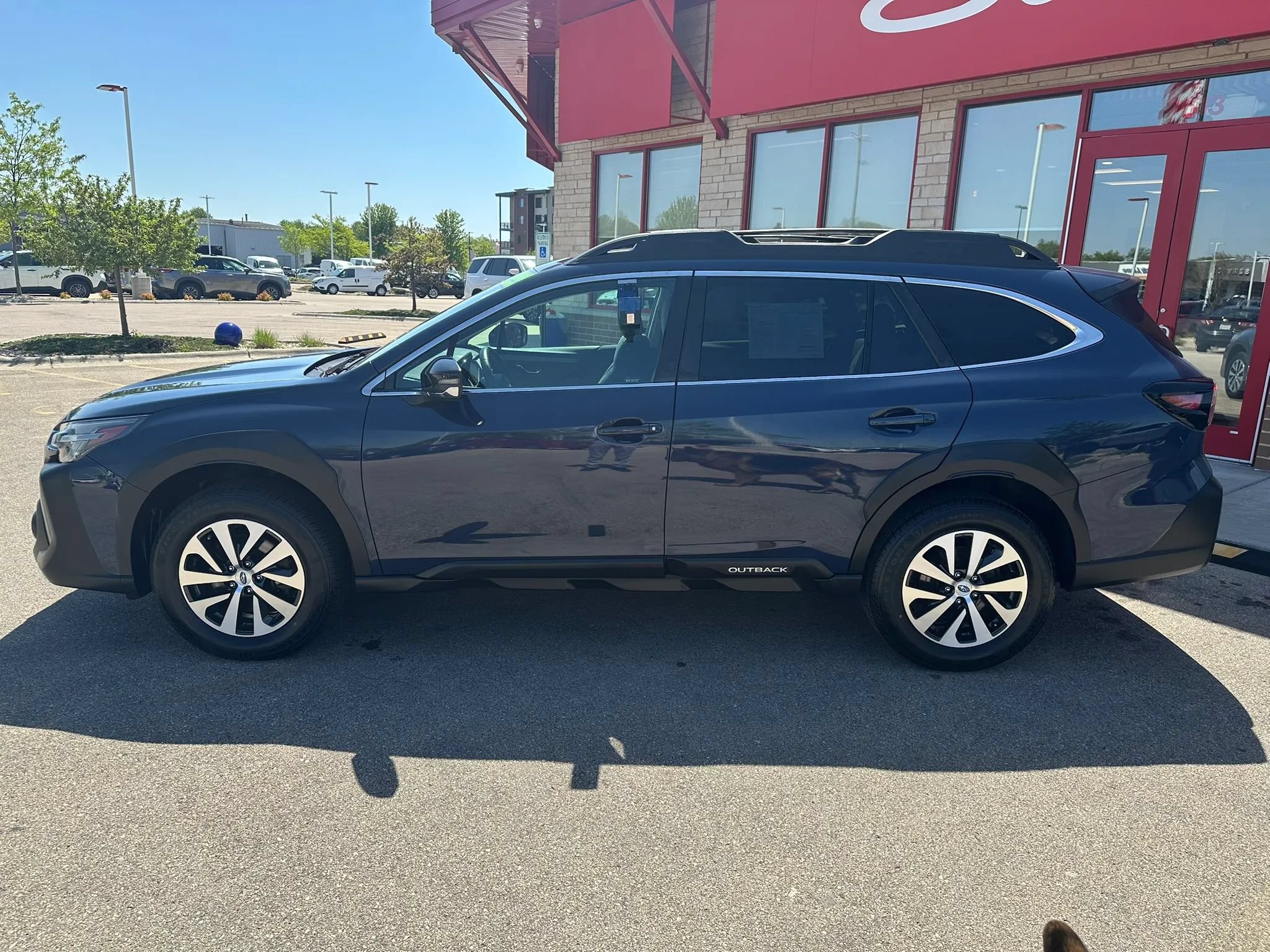 Used 2023 Subaru Outback Premium AWD/4WD image 9