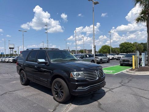 Used 2015 Lincoln Navigator 2WD image 1