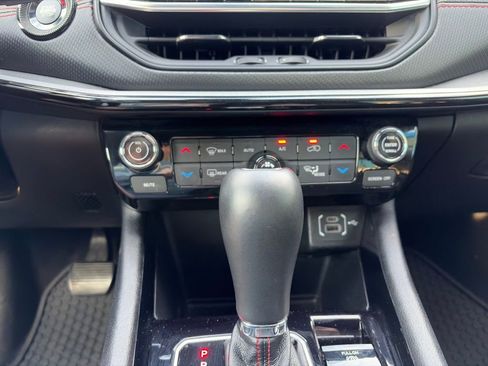 Used 2025 Jeep Compass Trailhawk w/ Trailer Tow Group AWD/4WD image 18