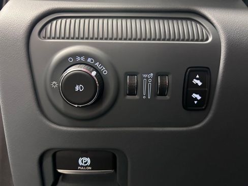Used 2023 Jeep Grand Wagoneer Series III AWD/4WD image 8