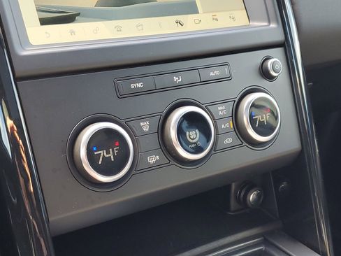 Used 2020 Land Rover Discovery SE image 22