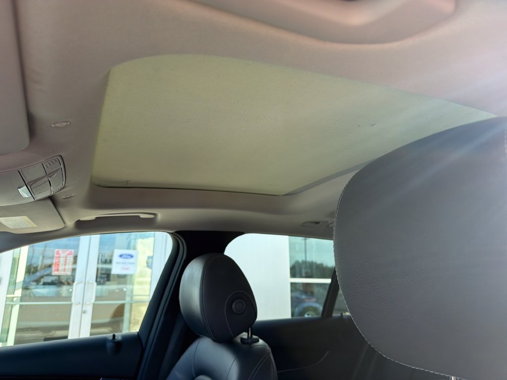 Used 2021 Mercedes-Benz GLC 300 4MATIC image 21
