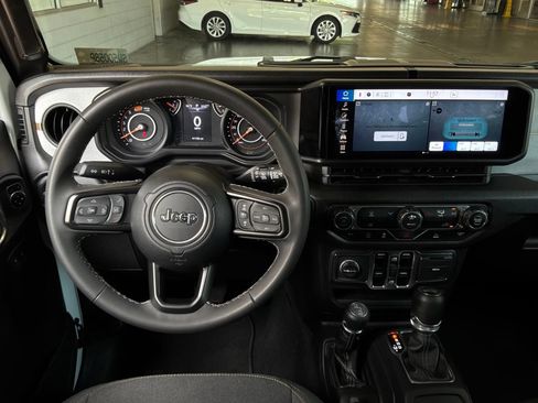 Used 2025 Jeep Wrangler Unlimited Sport AWD/4WD image 13