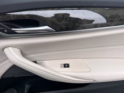 Used 2023 BMW 530i w/ Premium Package RWD image 18