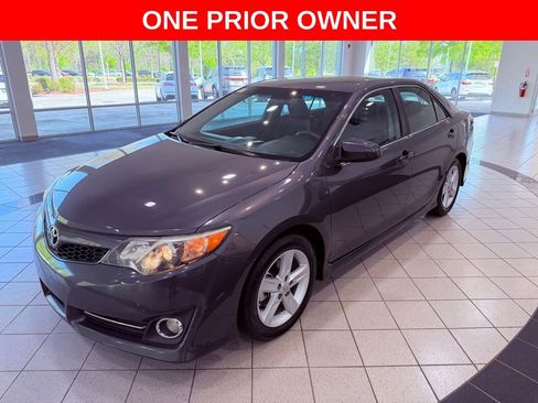 Used 2013 Toyota Camry SE image 3