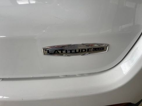 Used 2023 Jeep Compass Latitude AWD/4WD image 7