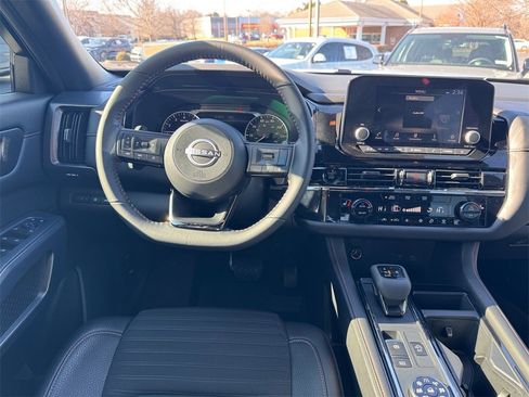 Used 2025 Nissan Pathfinder Rock Creek image 13