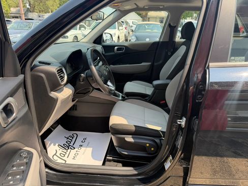 Used 2025 Hyundai Venue SEL FWD image 10